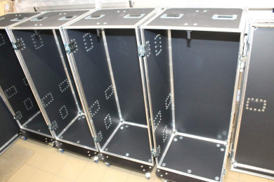 Skrine na šaty Divadlo TT